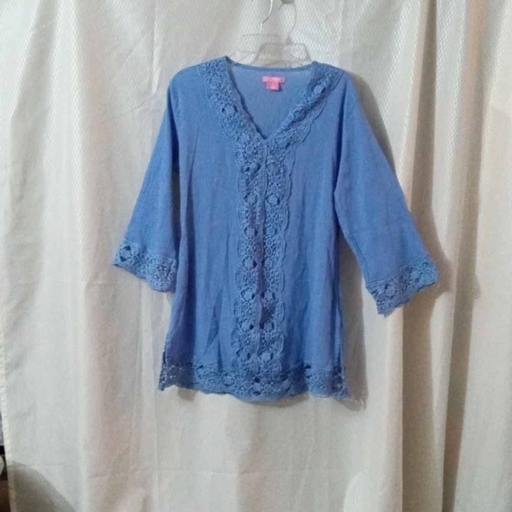 Isaac Mizrahi New York Tunic Long Sleeve Lace Trim  V neck Size S Lt Blue Preown